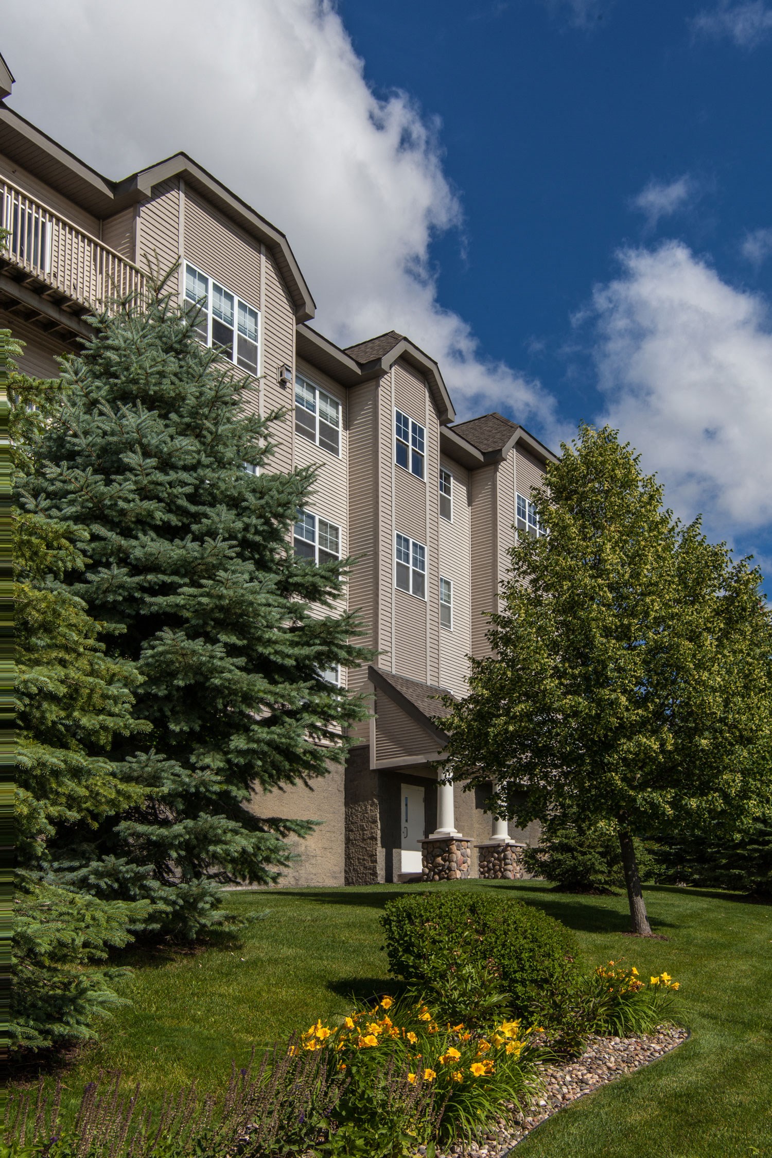 Lake Susan Apartments, 8260 Market Blvd, Chanhassen, MN RENTCafé