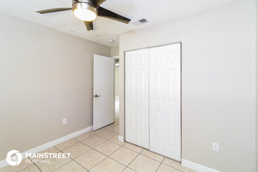 the entryway to the laundry room is clean and ready to use