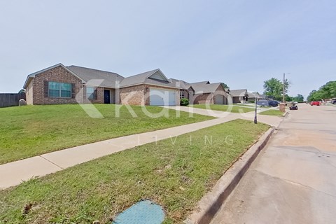 713 S Patterson Dr 3 Beds Apartment for Rent