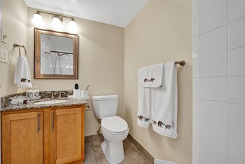 211 Kennedy Drive Studio-3 Beds Apartment for Rent - Photo Gallery 5