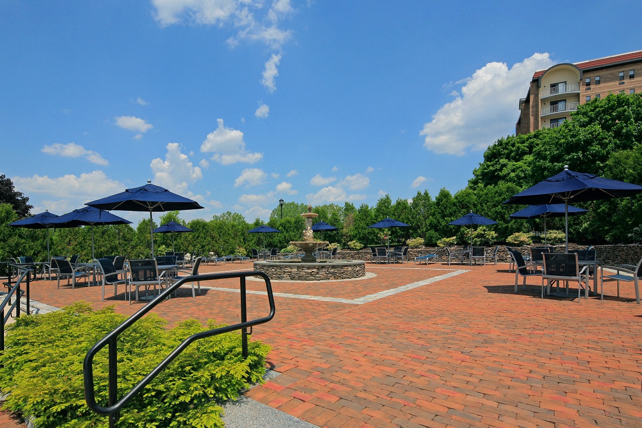 Swimming Pool with Sundeck