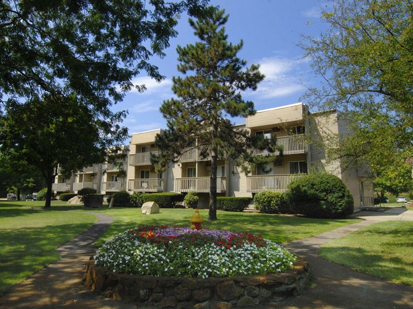 Twin Oaks Village Apartments, 149 Oakland Street, Mansfield, MA RentCafe