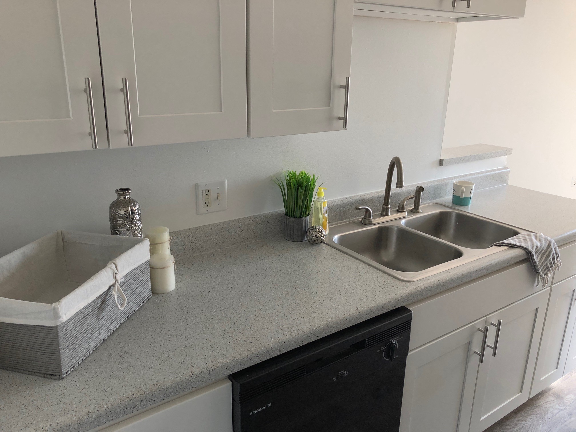 Premium kitchen counter and appliances in Regency apartments Bettendorf, Iowa