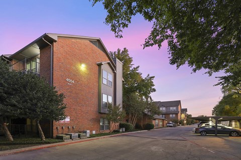 A building with the number 1534 on it is shown.