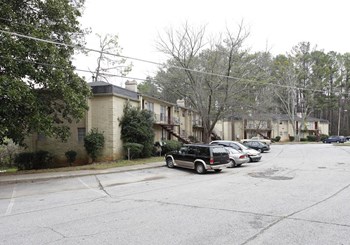 3128 Chateau Blvd. East Point 1-2 Beds Apartment for Rent - Photo Gallery 3