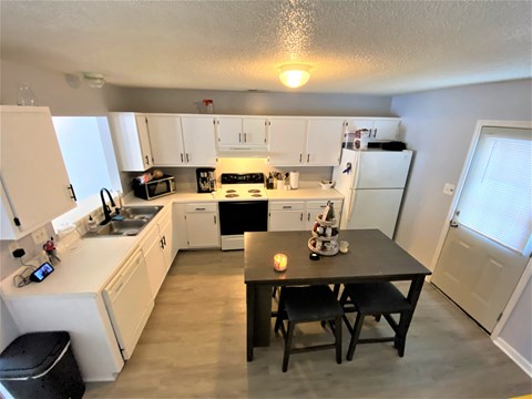 303 Meadowbrook Lane 2 Beds Apartment for Rent