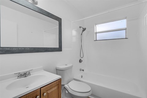 8315 NE Miami Court 2 Beds Apartment for Rent - Photo Gallery 5