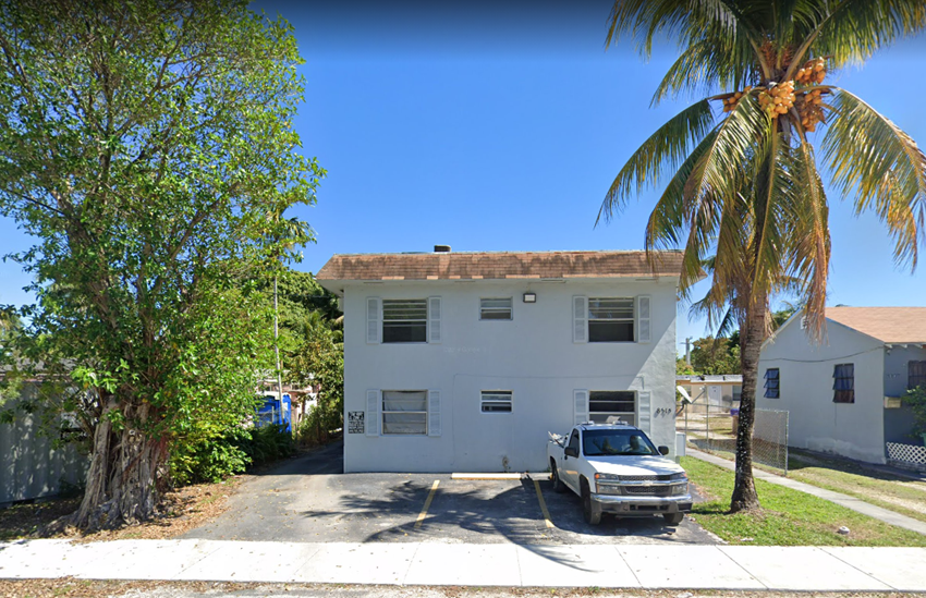 8315 NE Miami Court 2 Beds Apartment for Rent - Photo Gallery 1