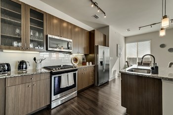 RD013 - City Line Dr 2 Beds Apartment for Rent - Photo Gallery 5