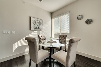 RD013 - City Line Dr 2 Beds Apartment for Rent - Photo Gallery 2