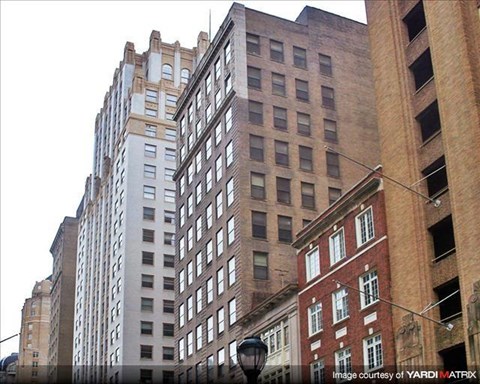 a tall building in the middle of a city