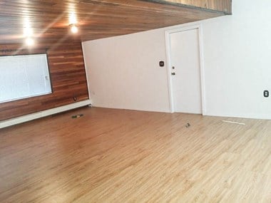 10600 Granville Ave 2 Beds Apartment for Rent - Photo Gallery 1