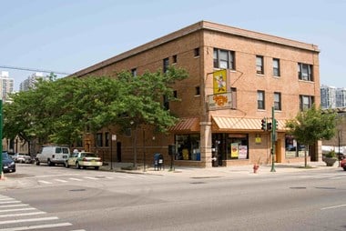1133-39 W. Ardmore 5757-59 N. Broadway Studio-3 Beds Apartment for Rent Photo Gallery 1