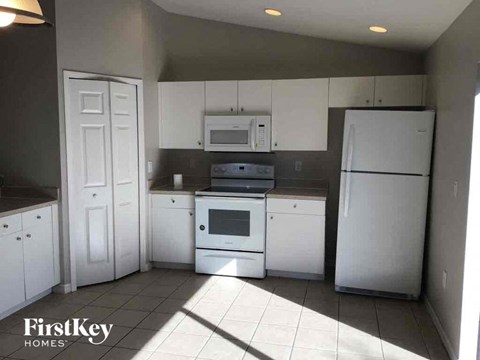 2521 69Th Street W 4 Beds Apartment for Rent