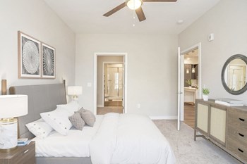 Bellagio Waterfront Marina Apartments 1-3 Beds Apartment for Rent - Photo Gallery 4