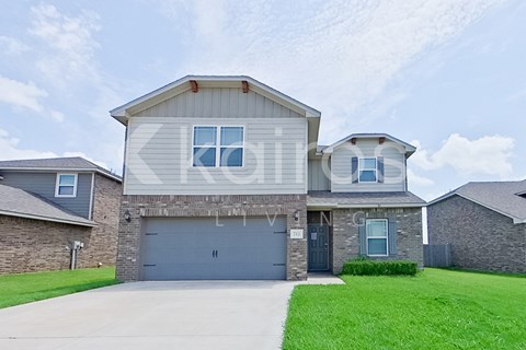 712 St James Pl 5 Beds Apartment for Rent