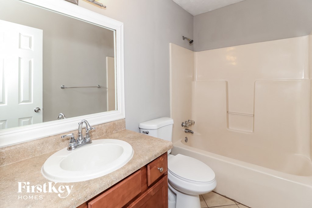 A bathroom with a sink, toilet, and bathtub.