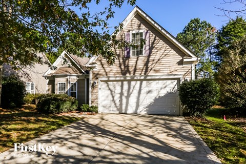 A house with a garage and a driveway is shown in the image.