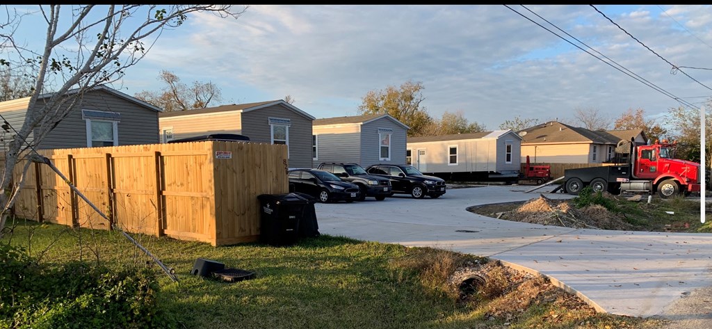 a row of mobile homes on the side of a street