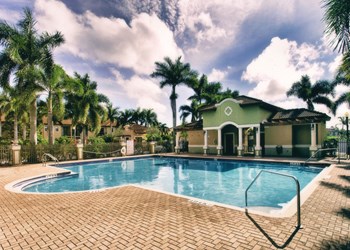 677 NE 35 Ave 2-3 Beds Apartment for Rent - Photo Gallery 2