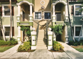 677 NE 35 Ave 2-3 Beds Apartment for Rent - Photo Gallery 6