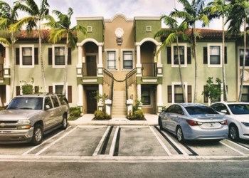 677 NE 35 Ave 2-3 Beds Apartment for Rent - Photo Gallery 4