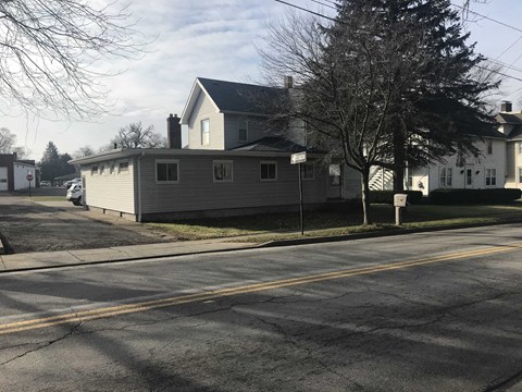 a mobile home on the side of a street