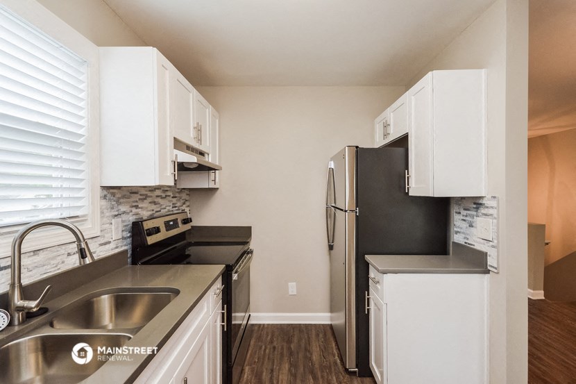 the preserve at ballantyne commons apartment kitchen with stainless steel appliances