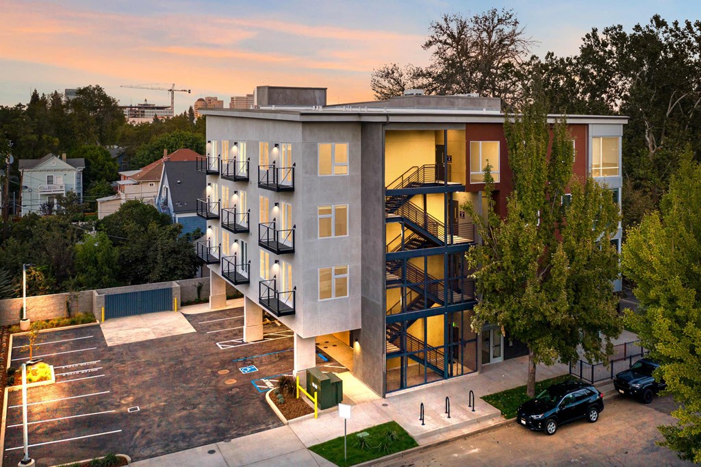 the building in which the hotel is located