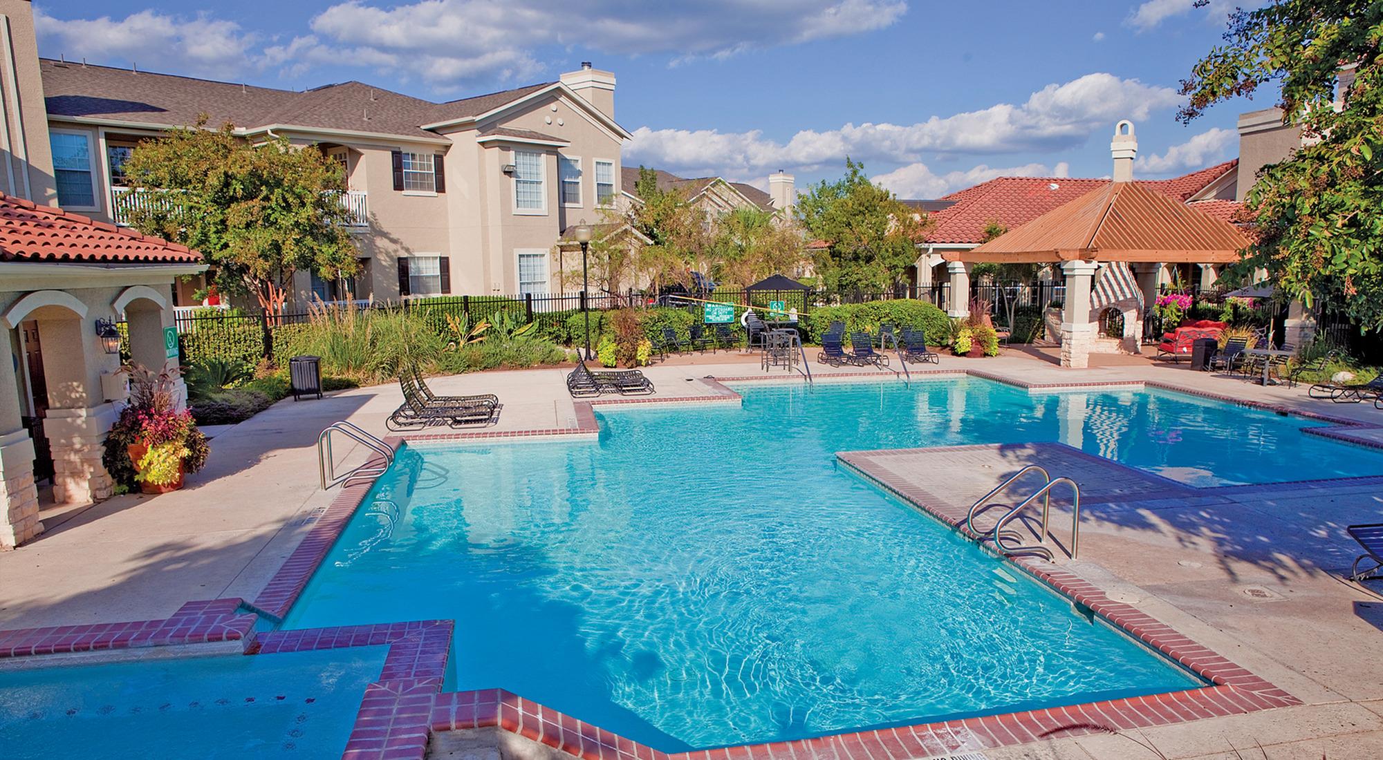 The View At Encino Commons