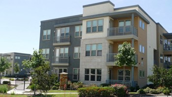 7803 S New Braunfels 1-2 Beds Apartment for Rent - Photo Gallery 3
