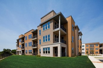 7803 S New Braunfels 1-2 Beds Apartment for Rent - Photo Gallery 5