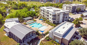 7803 S New Braunfels 1-2 Beds Apartment for Rent - Photo Gallery 4