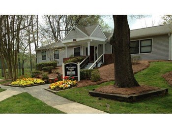 3217 Shamrock Dr 1-3 Beds Apartment for Rent - Photo Gallery 4