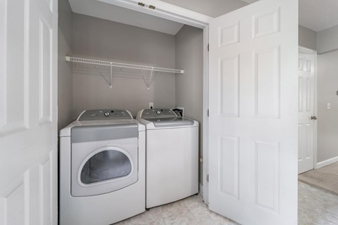 Unit 10 2 Beds Apartment for Rent