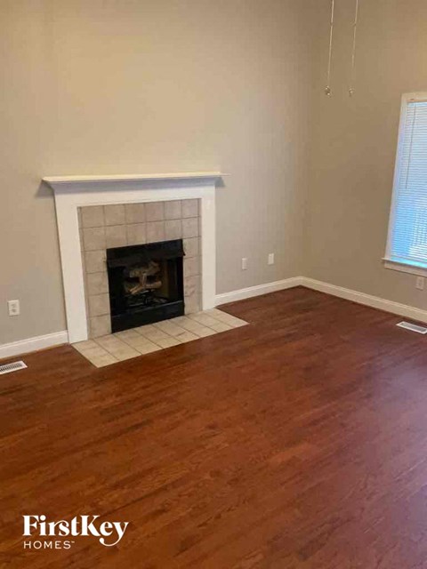 811 Willow Lane 4 Beds Apartment for Rent