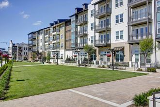 Exterior and Green Space The Maxwell - Photo Gallery 1