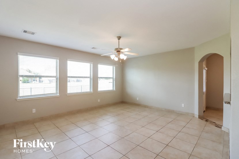 5906 Watford Bend Studio House for Rent - Photo Gallery 3