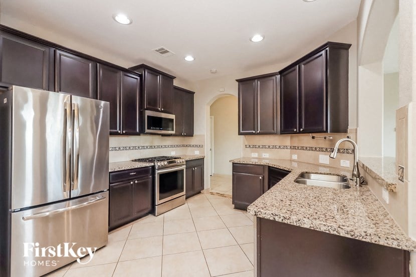 5906 Watford Bend Studio House for Rent - Photo Gallery 6