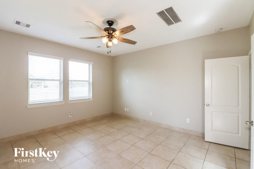 5906 Watford Bend Studio House for Rent - Photo Gallery 8