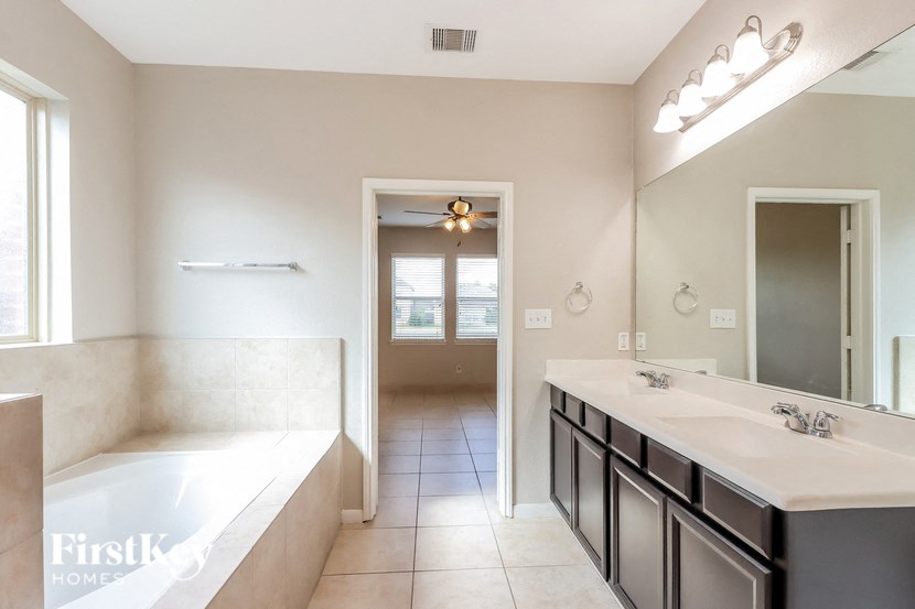 5906 Watford Bend Studio House for Rent - Photo Gallery 10