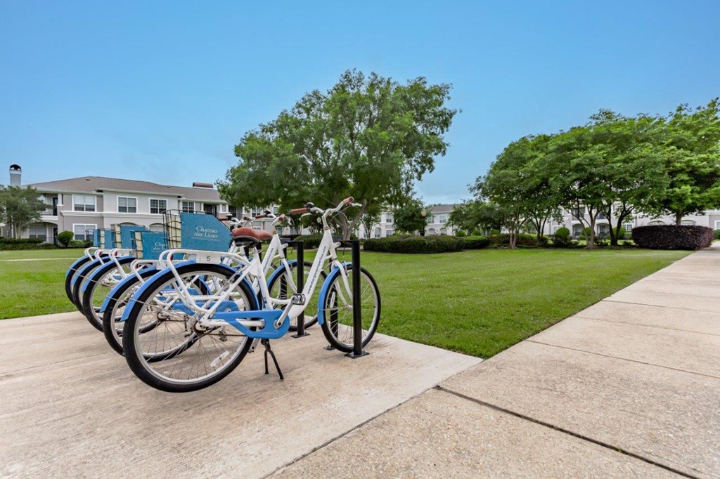 a row of bikes parked in a row on a sidewalk