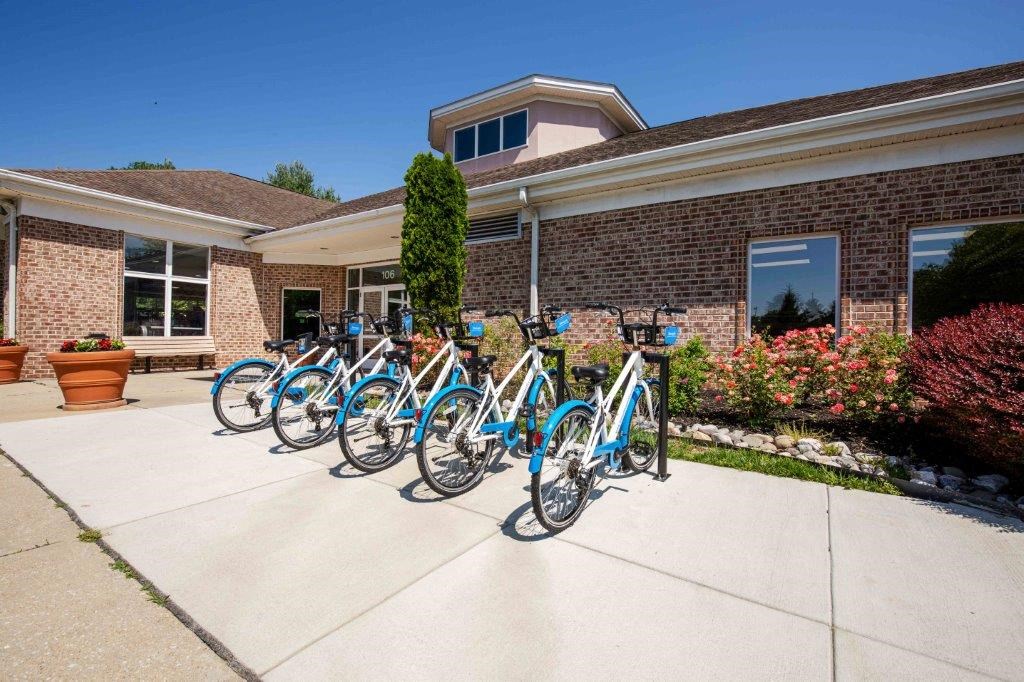 a row of bikes parked in front of a building
