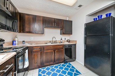 13401 Park Lake Dr Studio Apartment for Rent - Photo Gallery 1