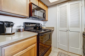 1000 Robley Drive 1-2 Beds Apartment for Rent - Photo Gallery 3
