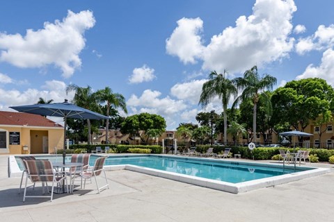 the swimming pool at the resort on longboat key