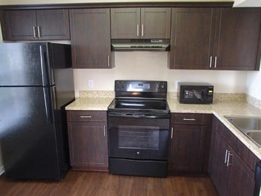 5614 Wellesley Park Drive 1-2 Beds Apartment for Rent - Photo Gallery 1