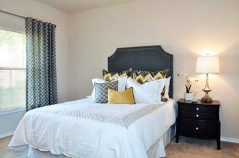 2175 Stockwell Rd 1-3 Beds Apartment for Rent - Photo Gallery 6