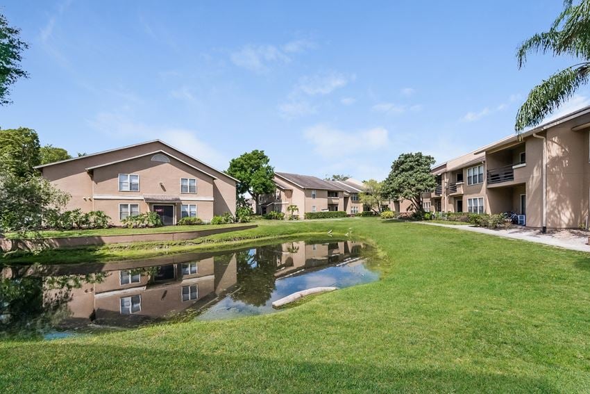 Apartments On Hillsborough Ave