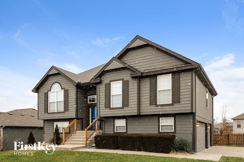 8500 N Kensington Avenue 4 Beds Apartment for Rent